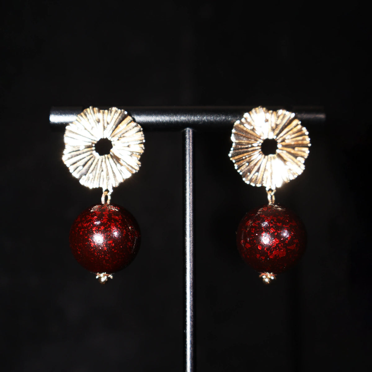 14K金針大漆耳墜，中國非遺紅金箔圓珠，檀香木胎花卉金屬耳飾